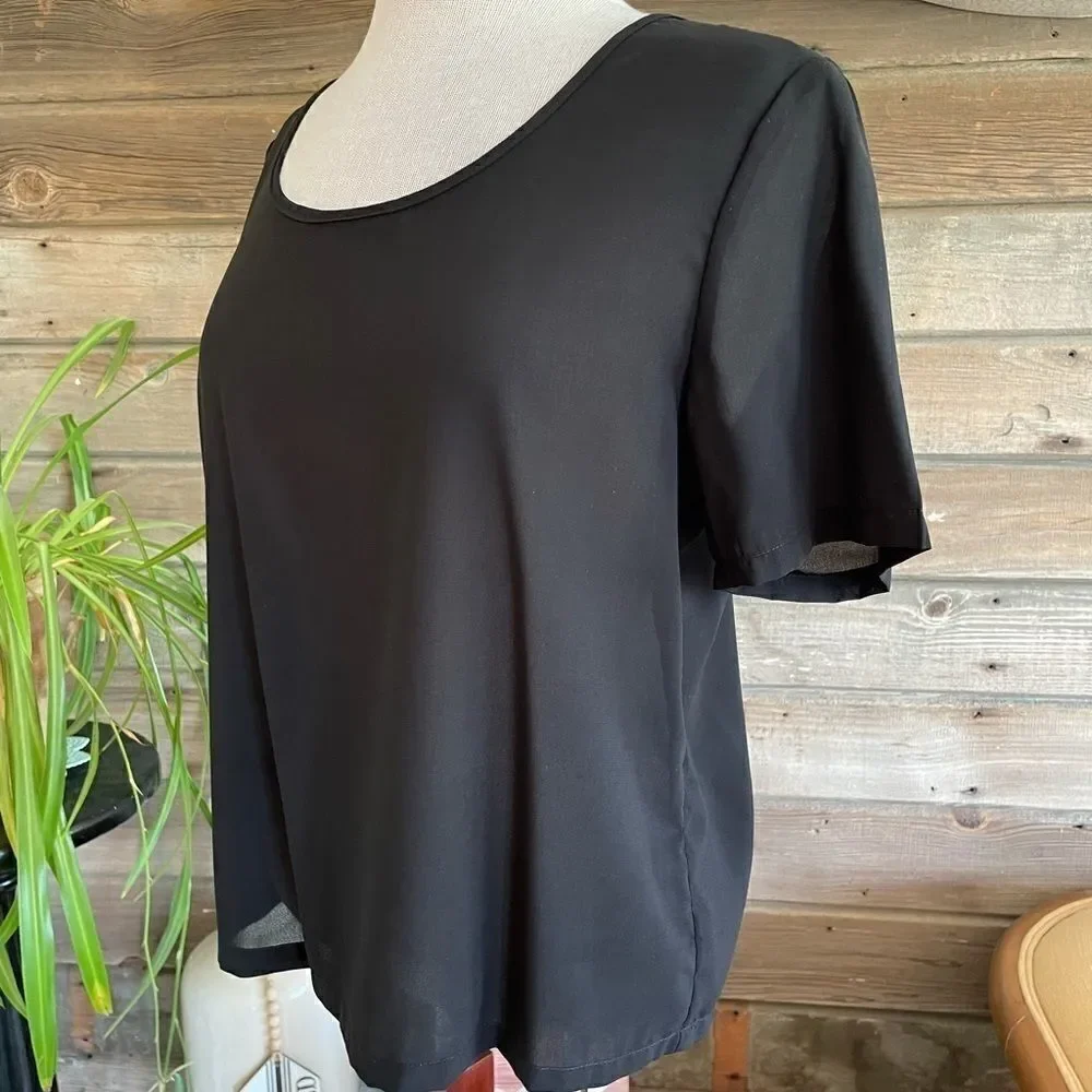 Fun & Flirt Black Short Sleeve Blouse Top EUC